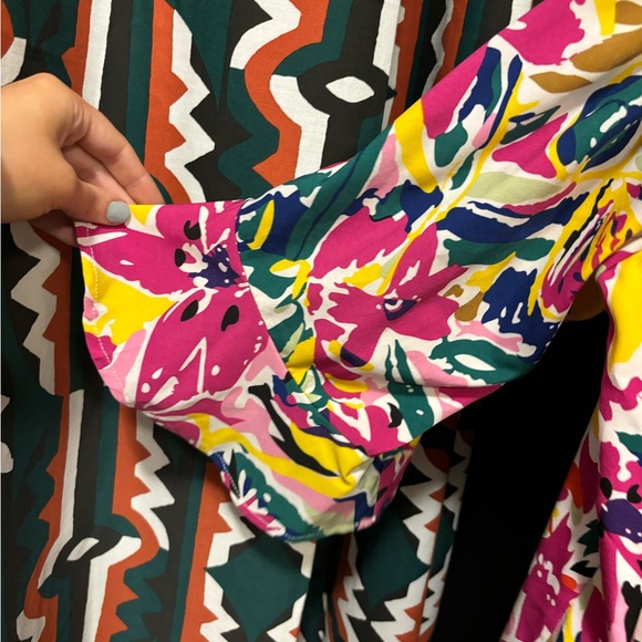 Off the shoulder tropical smocked top size large - Picture 5 of 7